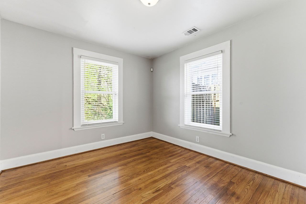 202 Warren St Se #1 - Photo 5 of 18