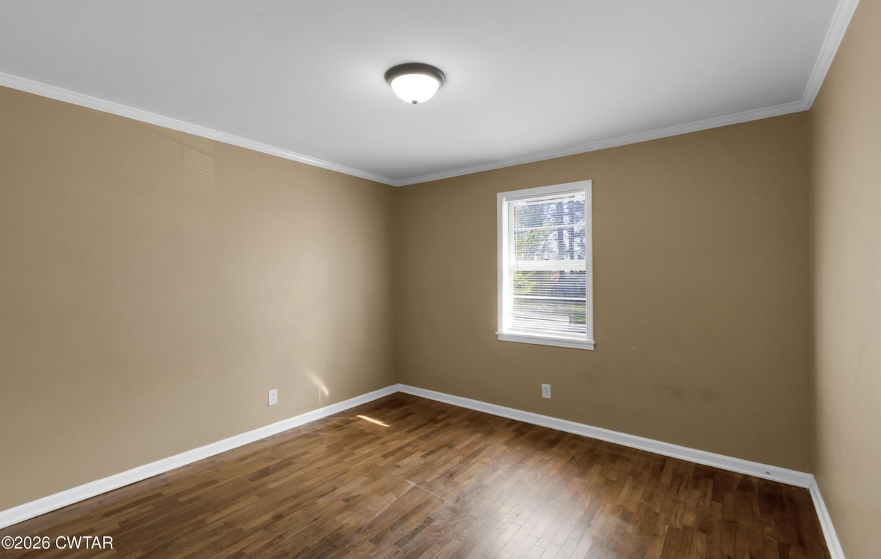 927 E College St #1 - Photo 3 of 7