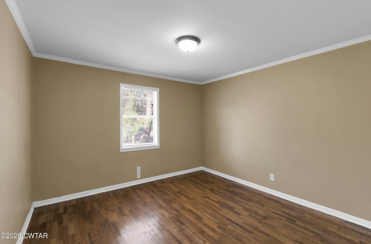 927 E College St #1 - Photo 4 of 7