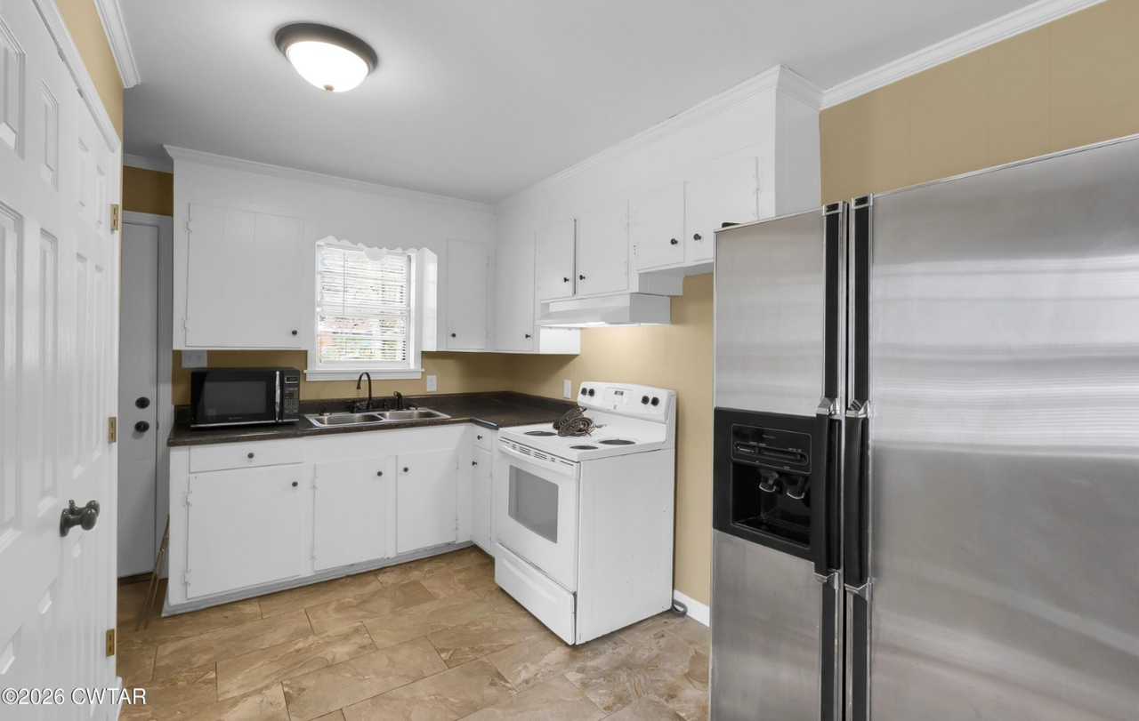 927 E College St #1 - Photo 5 of 7