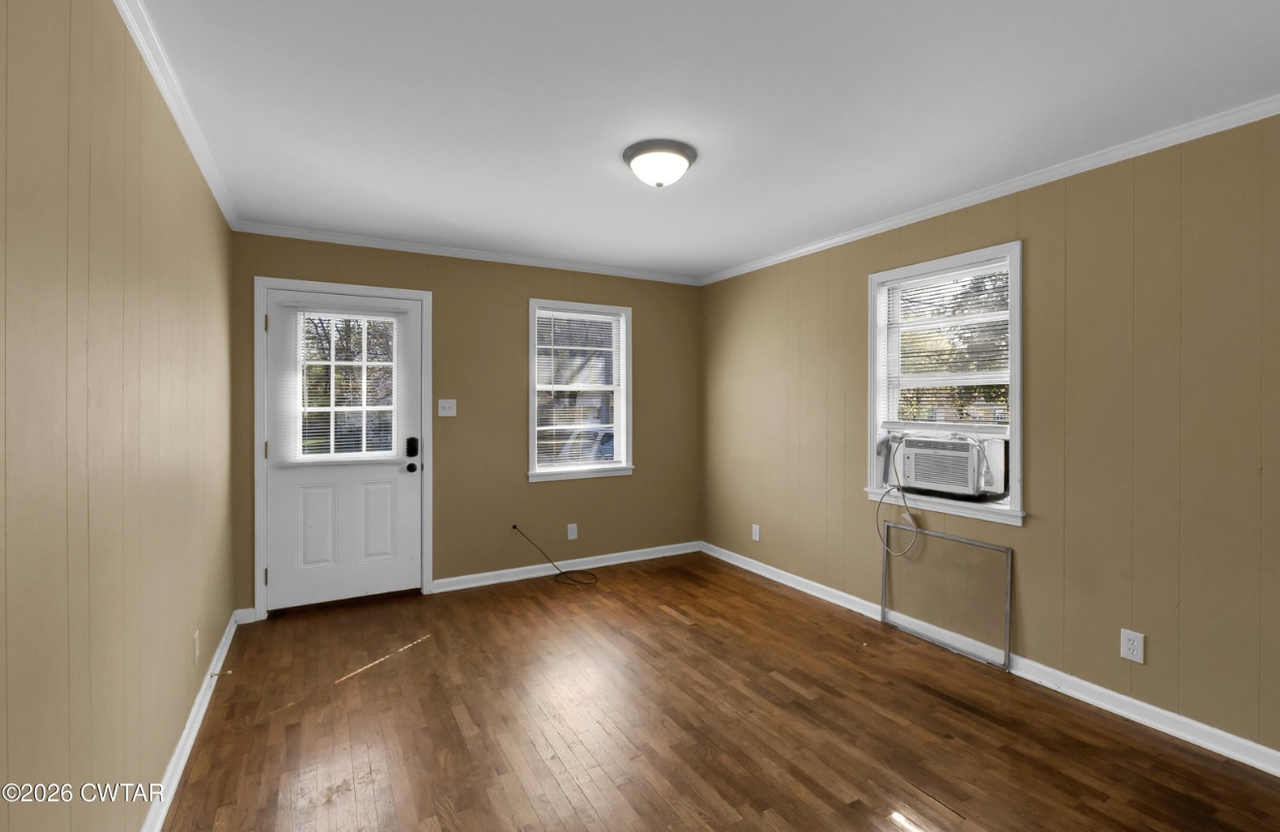 927 E College St #1 - Photo 6 of 7