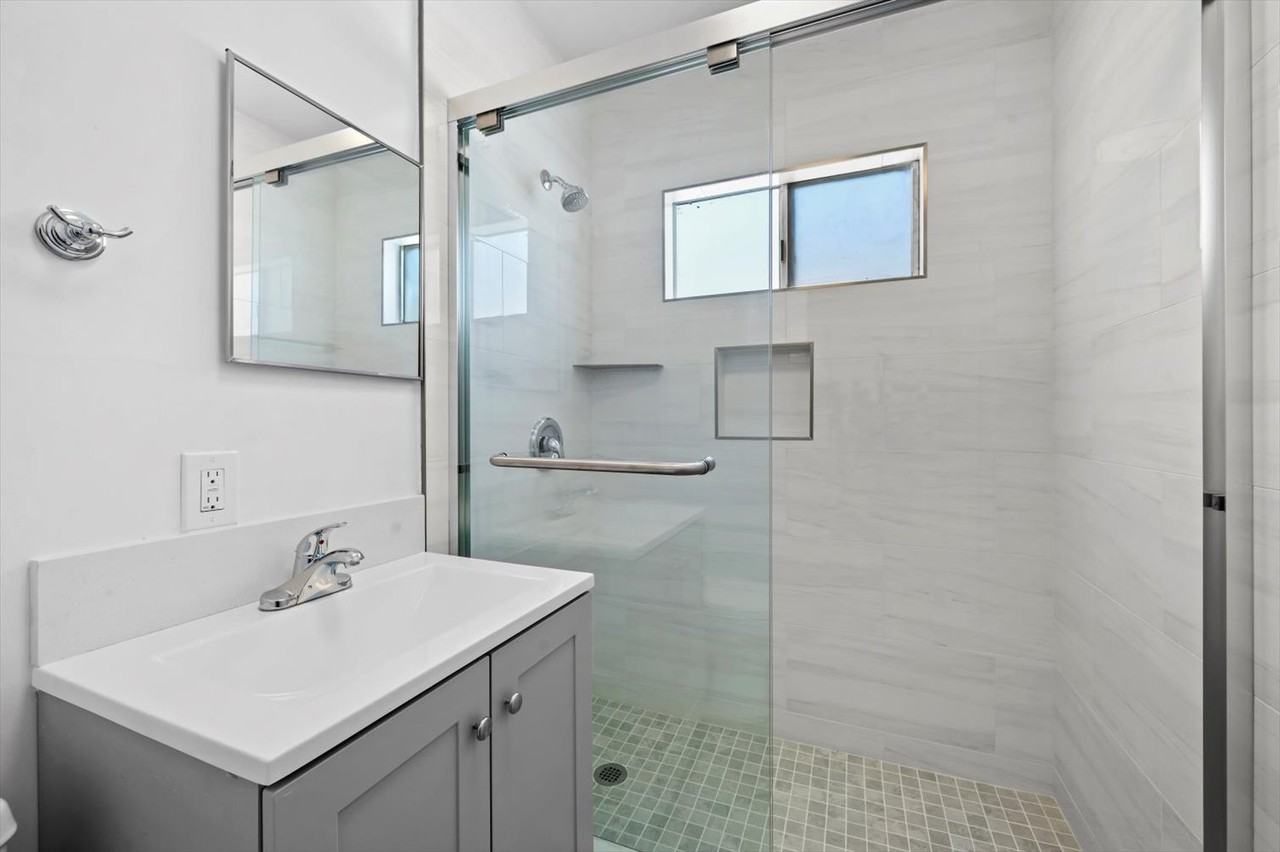 117 42nd St #A - Photo 6 of 16