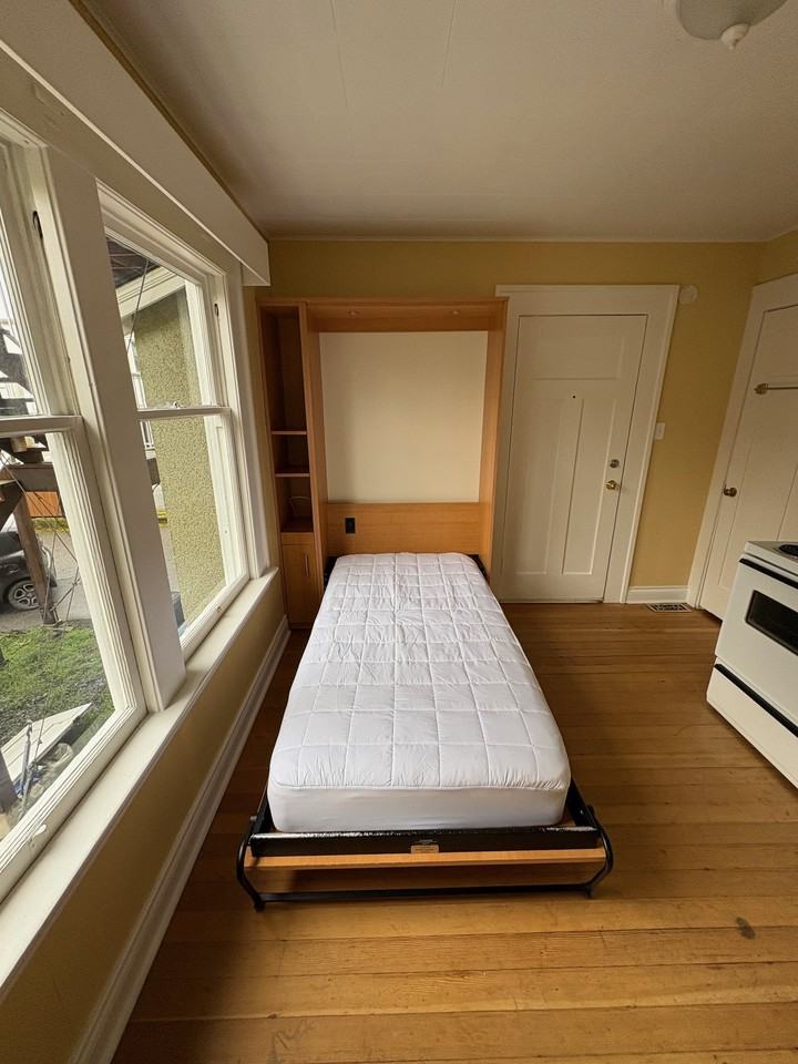 1037 Southgate St #5 - Photo 2 of 10