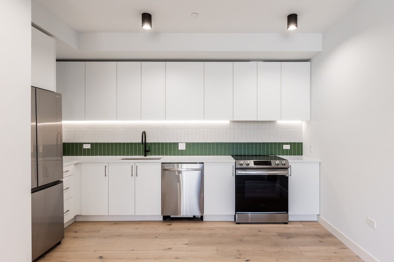 1101 Lodge Evanston #1712-305 - Photo 2 of 15