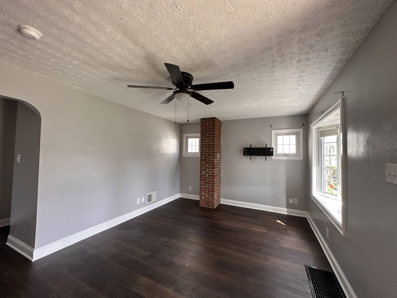 631 Franklin Ave #1 - Photo 4 of 9