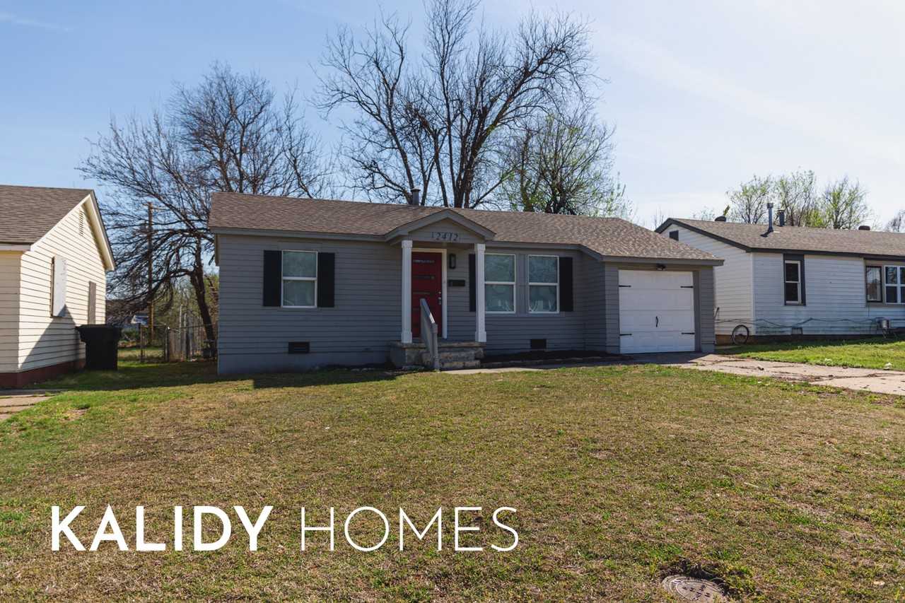 2412 Sw 47th St #1 - Photo 2 of 31