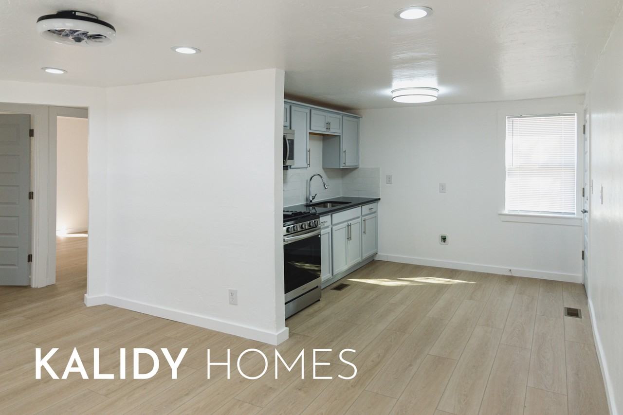 2412 Sw 47th St #1 - Photo 3 of 31