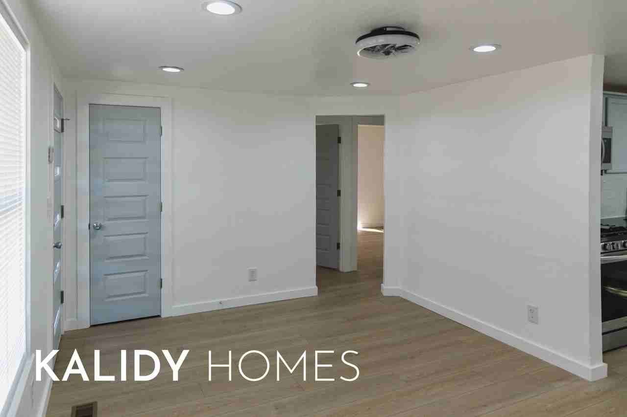 2412 Sw 47th St #1 - Photo 4 of 31