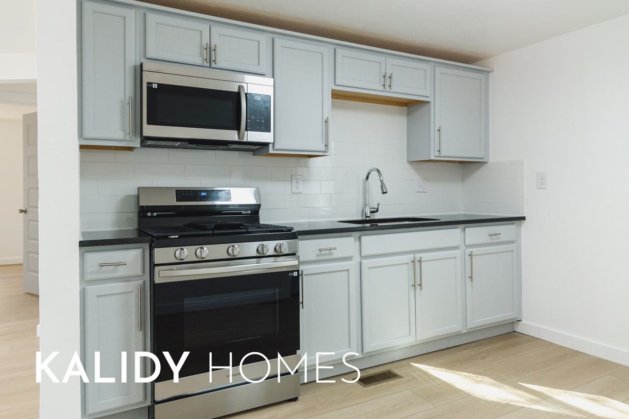 2412 Sw 47th St #1 - Photo 6 of 31