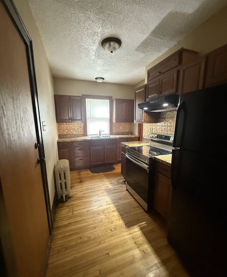 2646 Dupont Ave N #1 - Photo 3 of 10