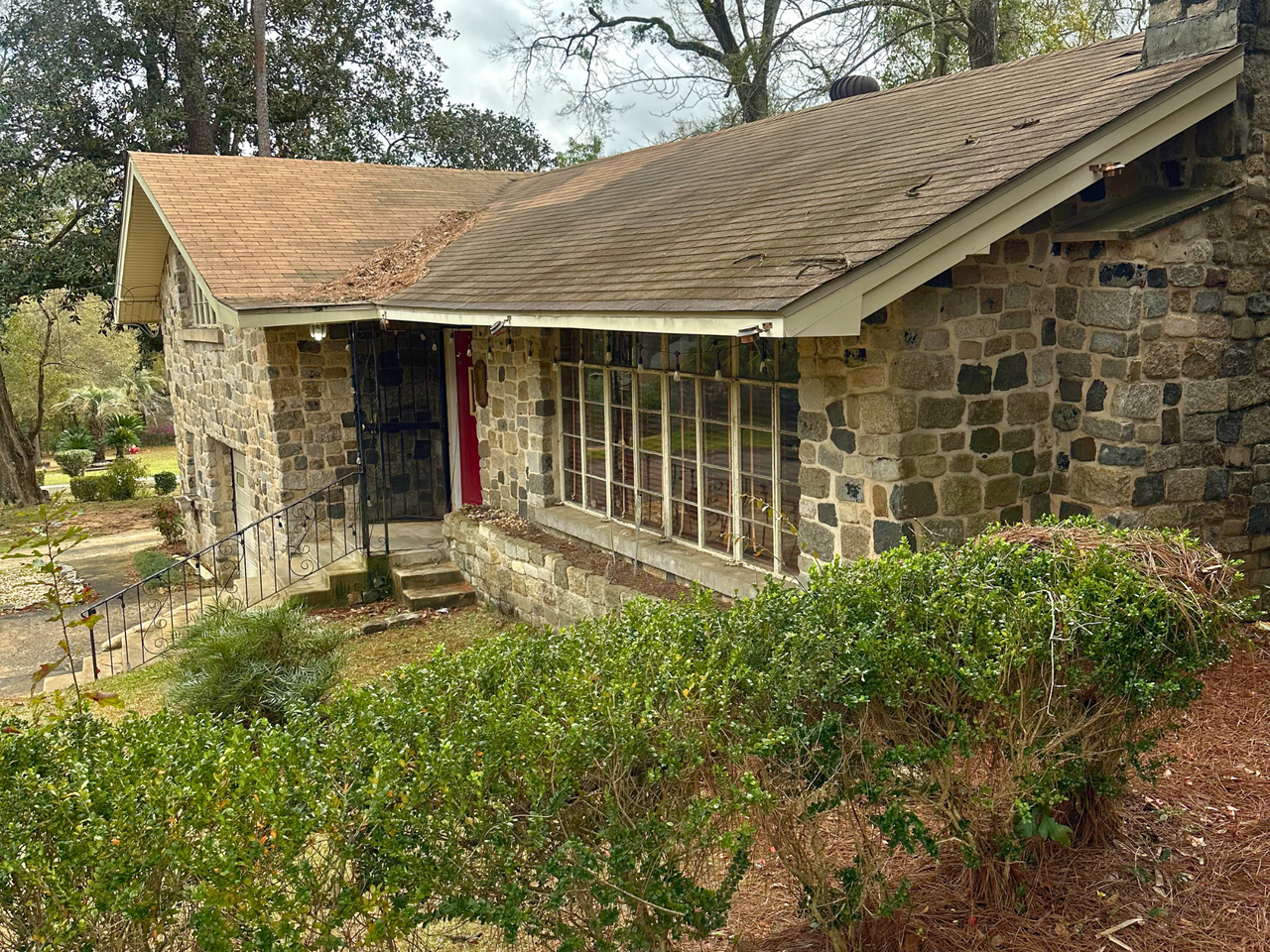 5231 Colonial Cir N - Photo 2 of 2