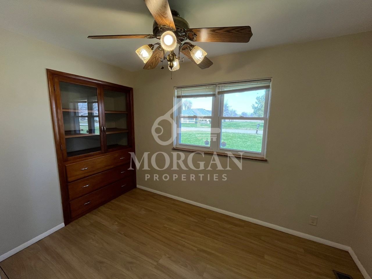 225 E 75th St - Photo 4 of 7