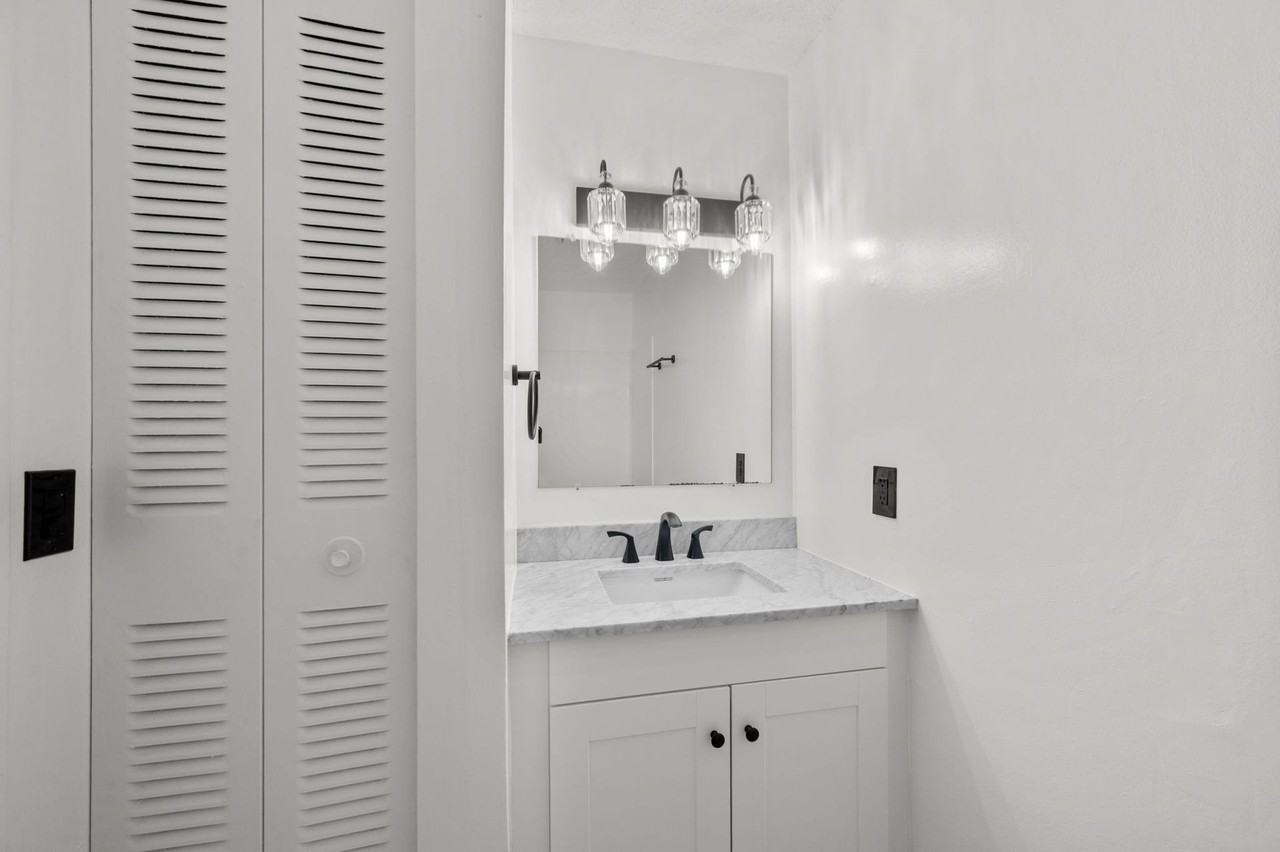Canterbury Place Apartments - Photo 2 of 30