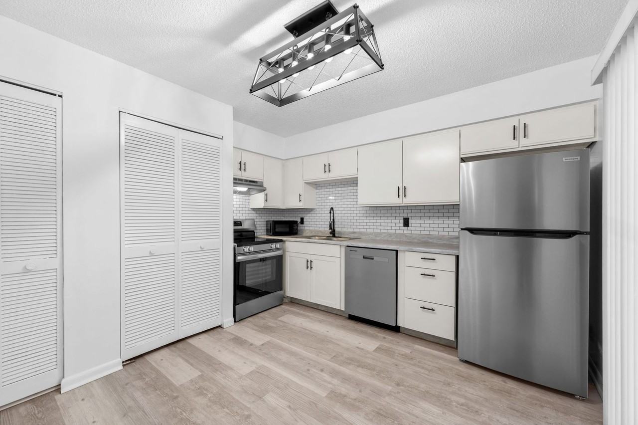 Canterbury Place Apartments - Photo 3 of 30