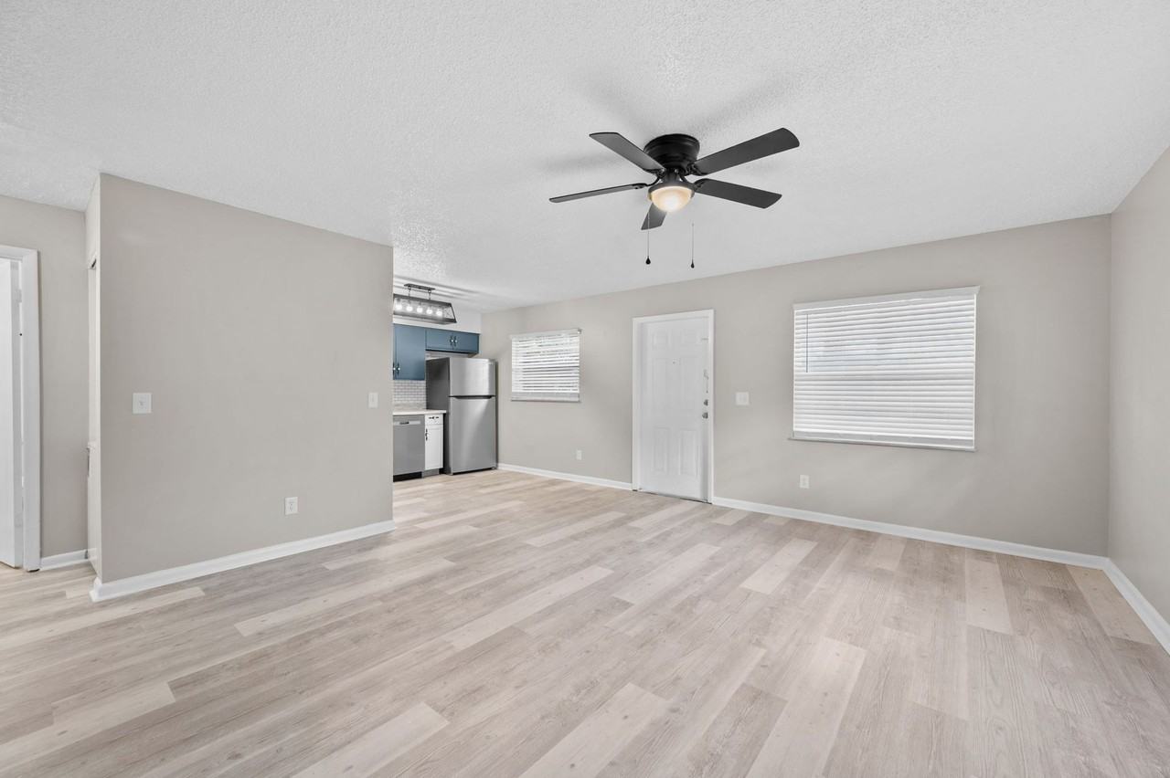 Canterbury Place Apartments - Photo 4 of 30