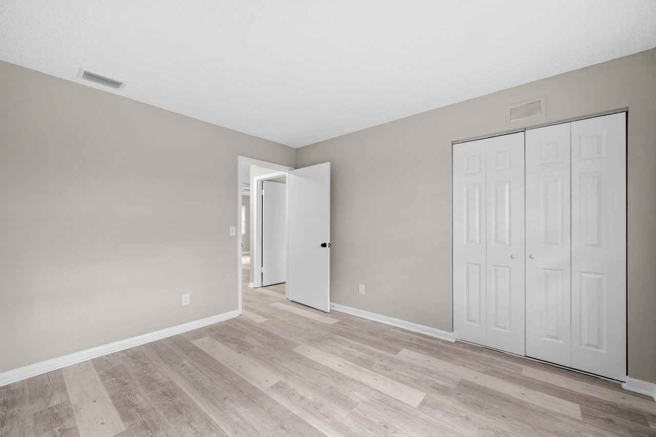 Canterbury Place Apartments - Photo 5 of 30