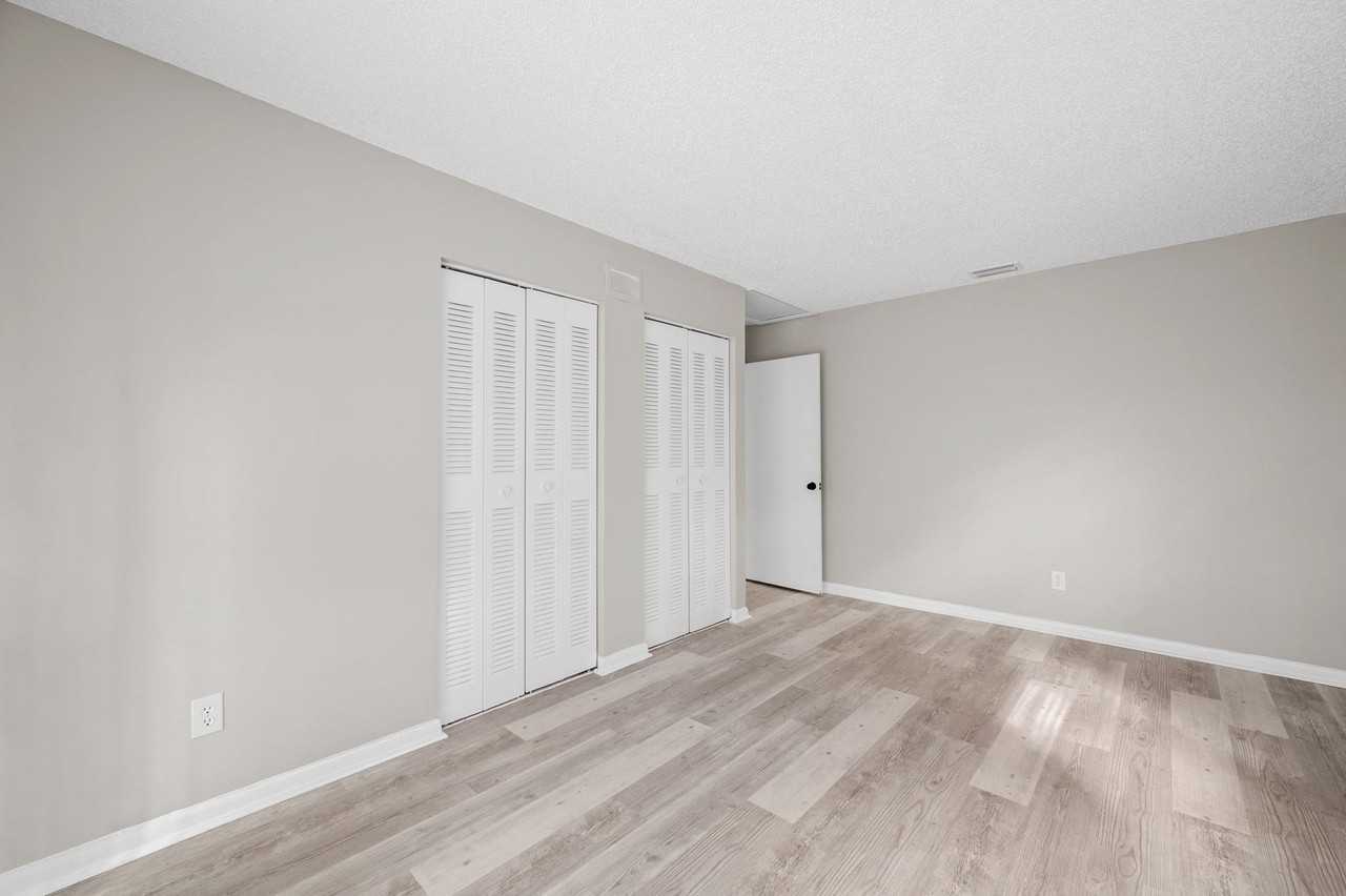 Canterbury Place Apartments - Photo 6 of 30