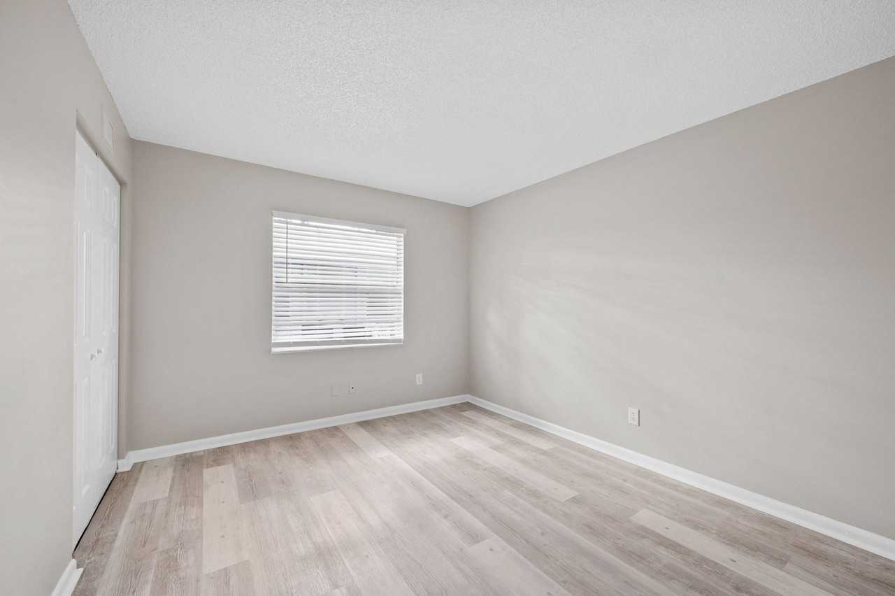 Canterbury Place Apartments - Photo 7 of 30