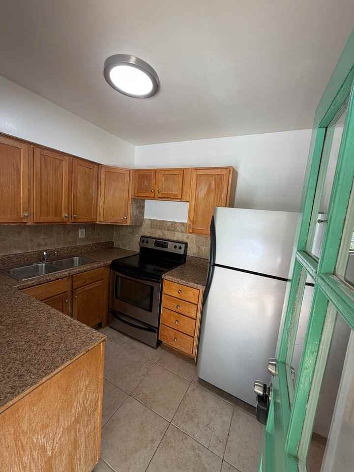 223 223 S Palmway - 5 #5 - Photo 2 of 20