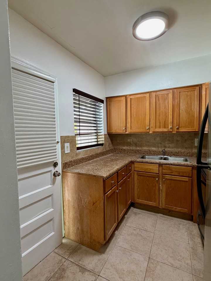 223 223 S Palmway - 5 #5 - Photo 4 of 20