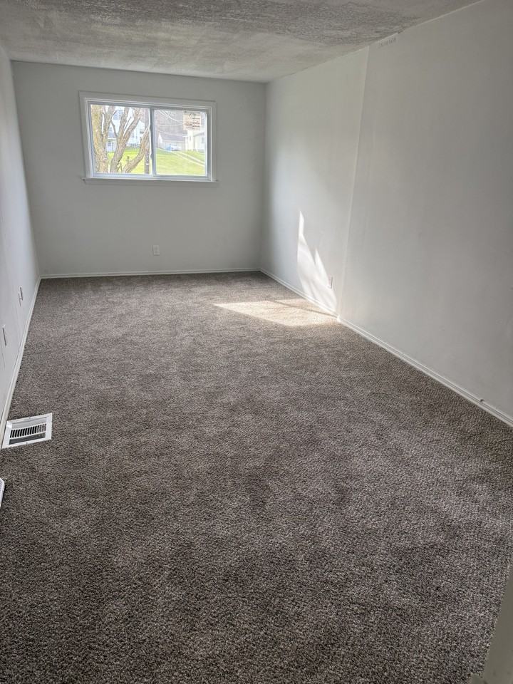 506 8th St #1 - Photo 5 of 10