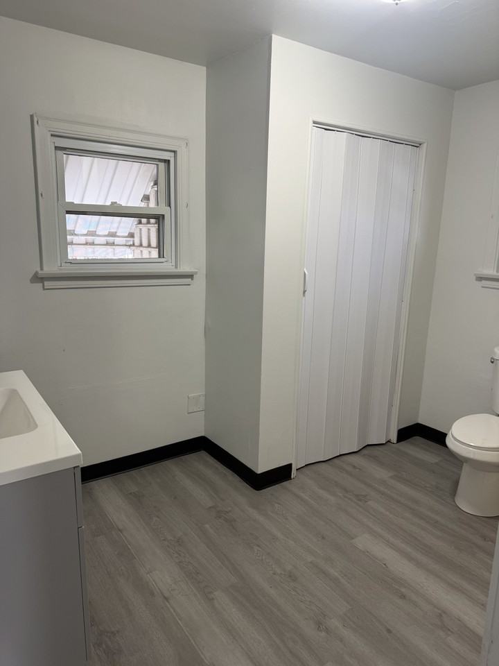 506 8th St #1 - Photo 6 of 10