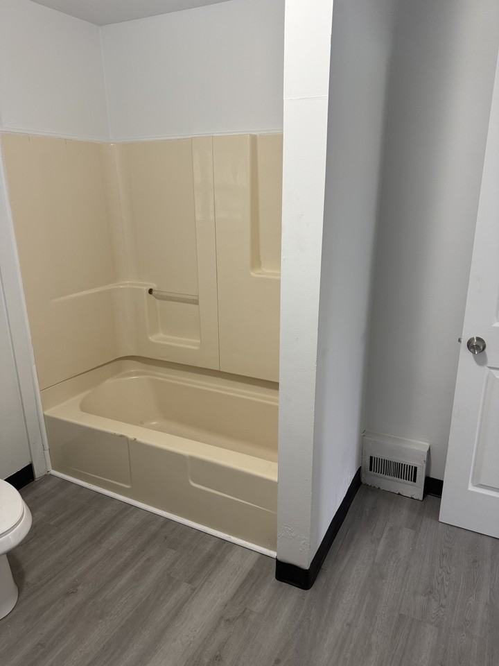 506 8th St #1 - Photo 7 of 10