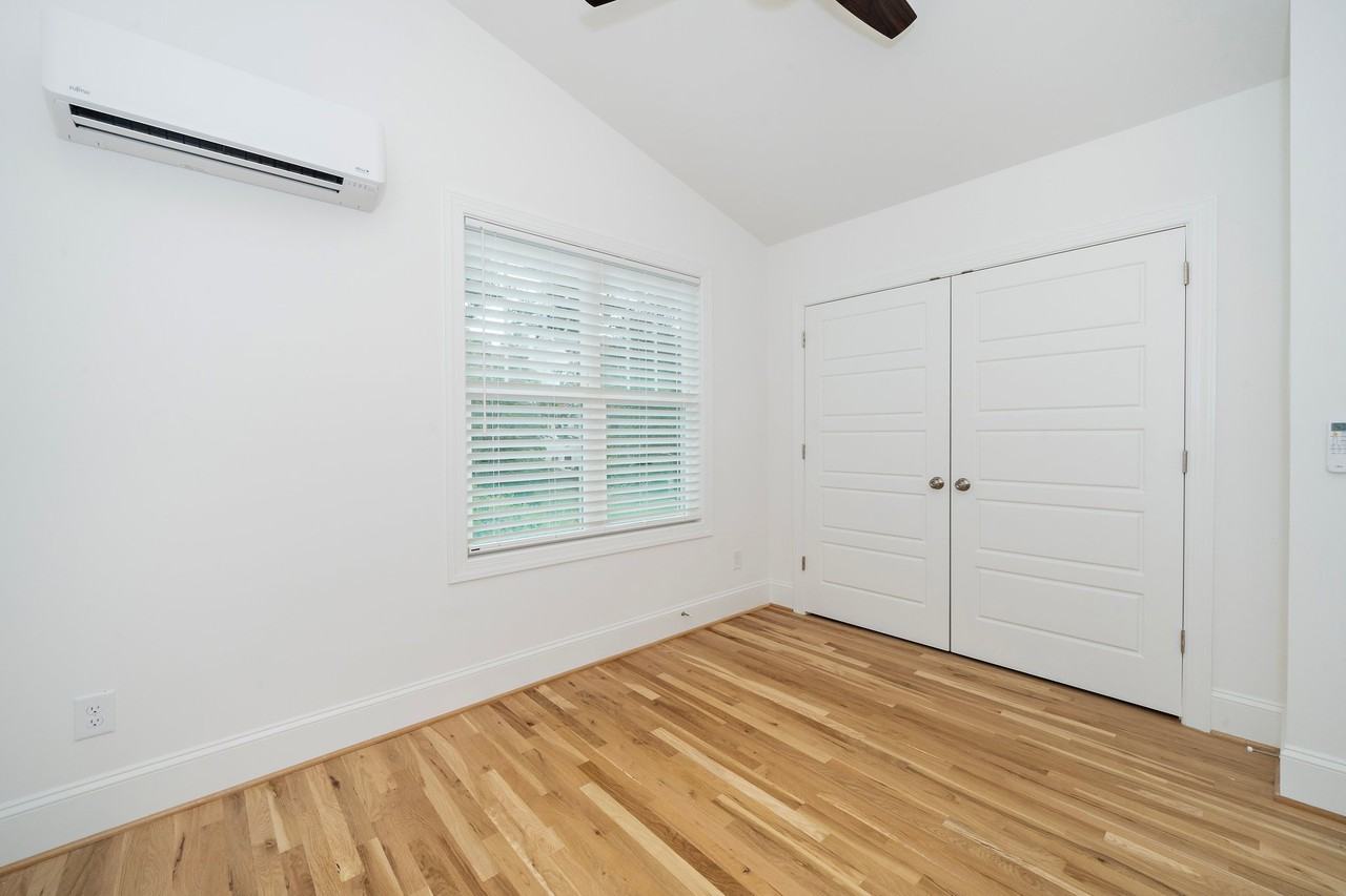 1634 1/2 Crest Rd #1 - Photo 2 of 7