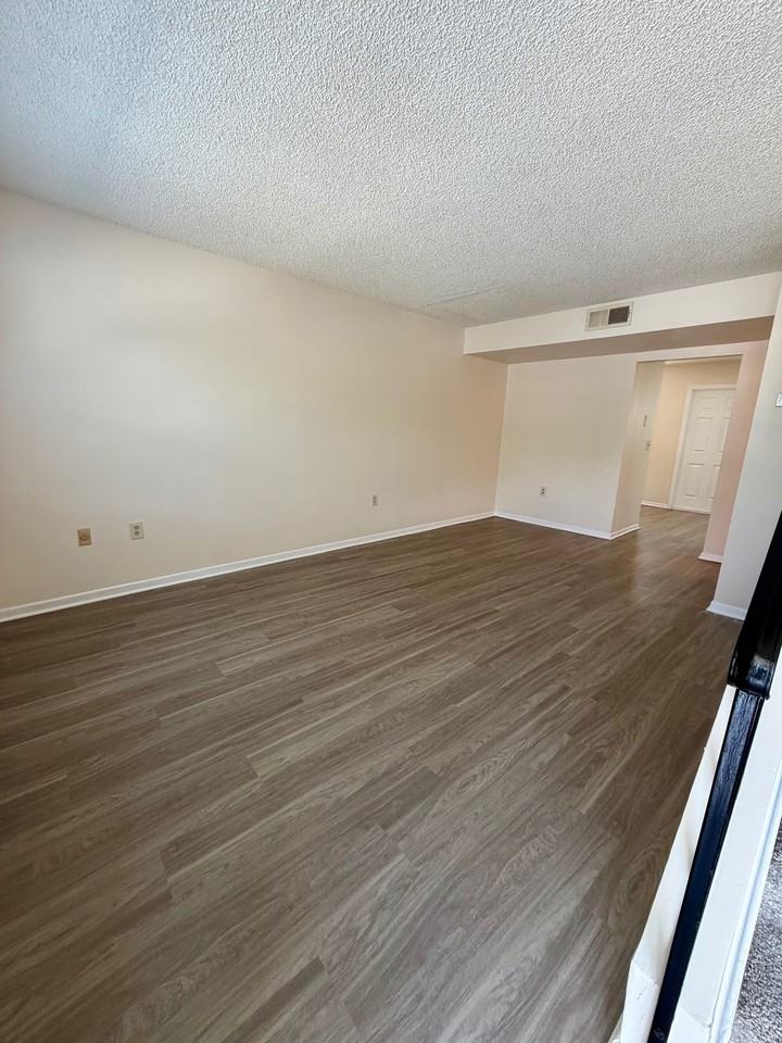 664 Sw 35th St #664APT3 - Photo 2 of 26