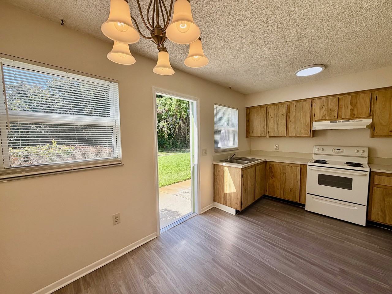 664 Sw 35th St #664APT3 - Photo 4 of 26