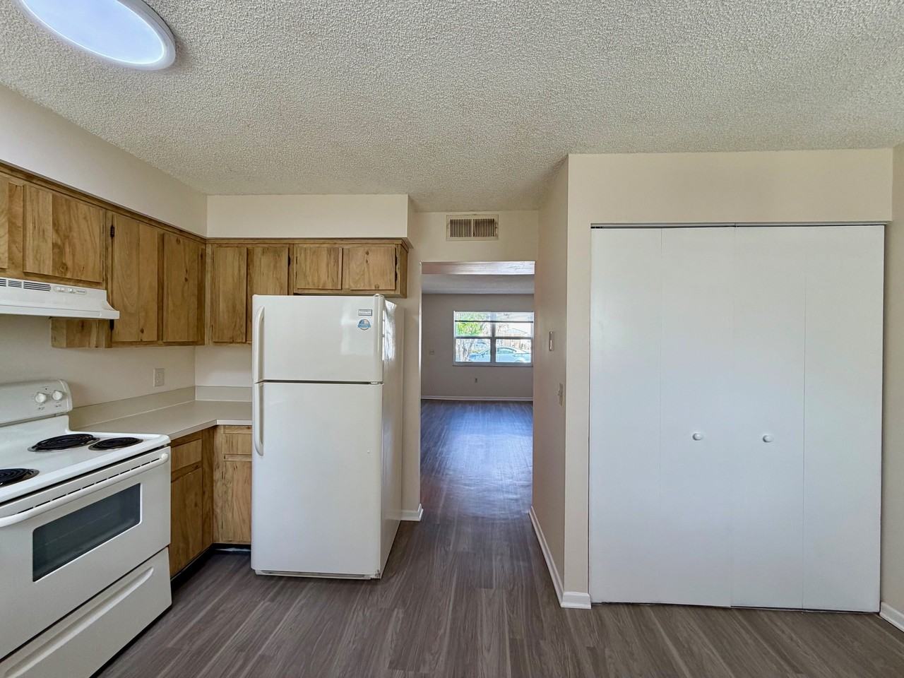 664 Sw 35th St #664APT3 - Photo 5 of 26
