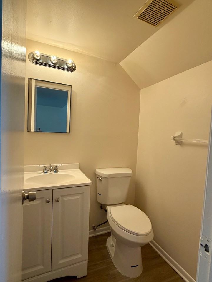 664 Sw 35th St #664APT3 - Photo 7 of 26