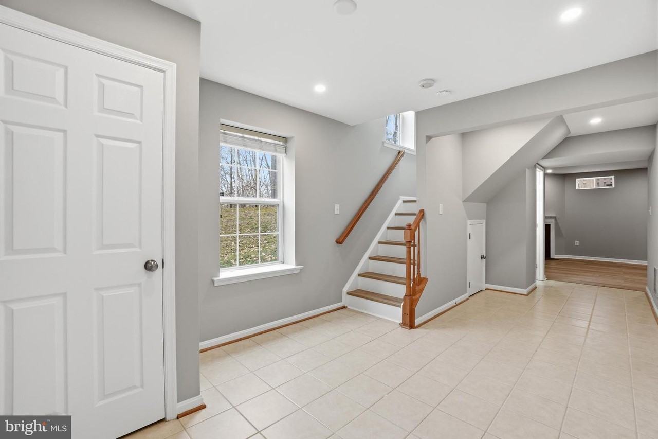 7730 Shadowcreek Ter #1 - Photo 5 of 35