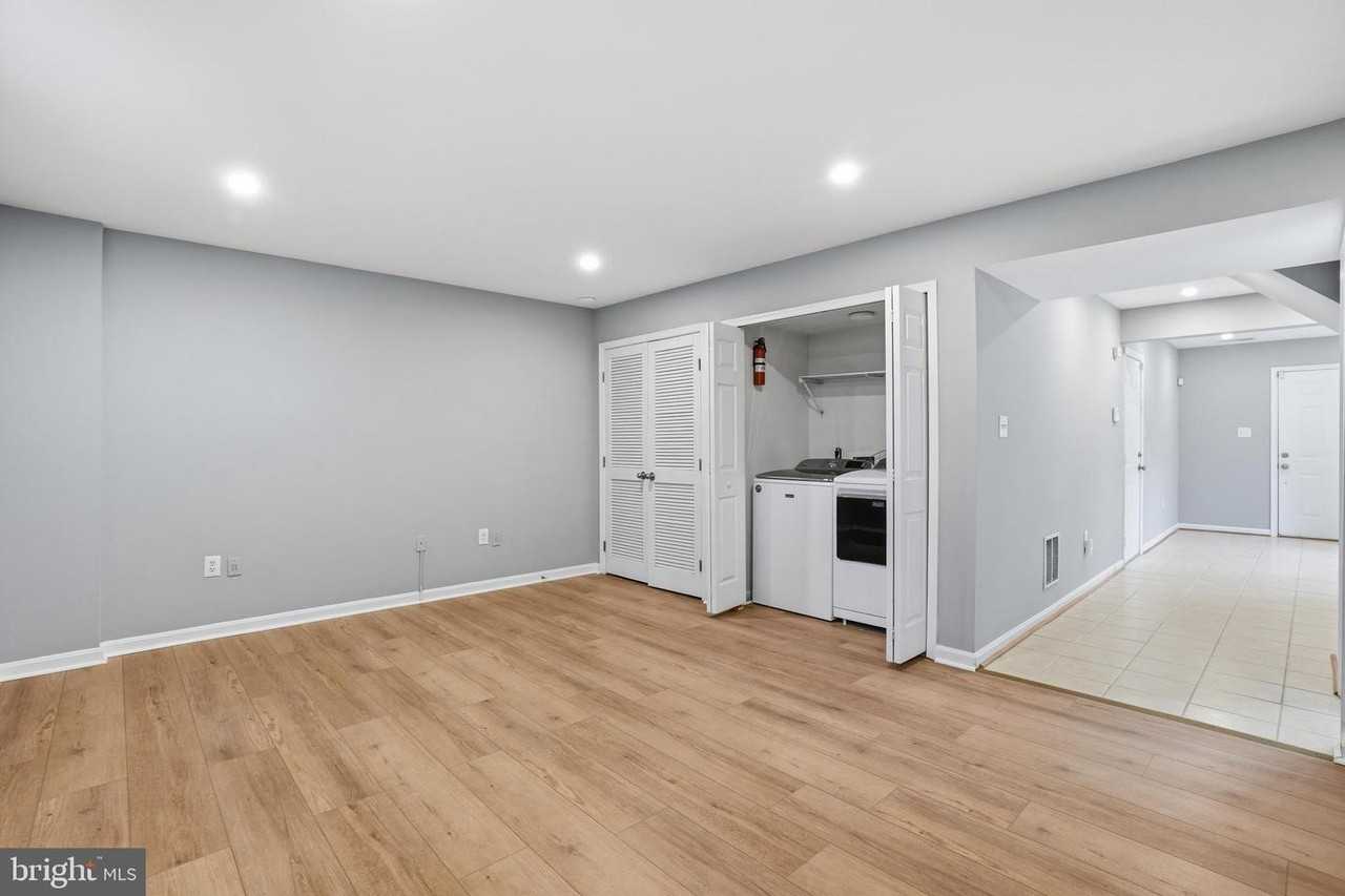 7730 Shadowcreek Ter #1 - Photo 6 of 35