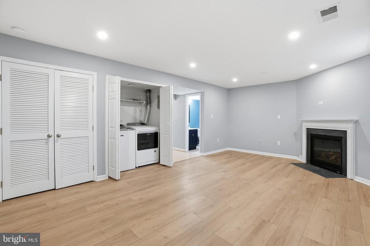 7730 Shadowcreek Ter #1 - Photo 7 of 35