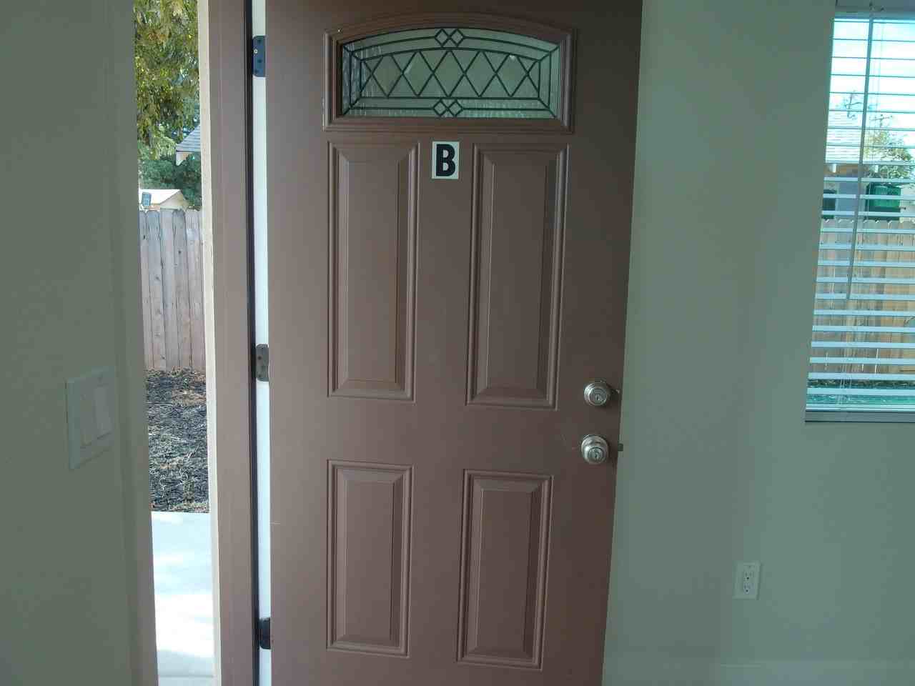 1136 Grand Ave #B - Photo 3 of 10