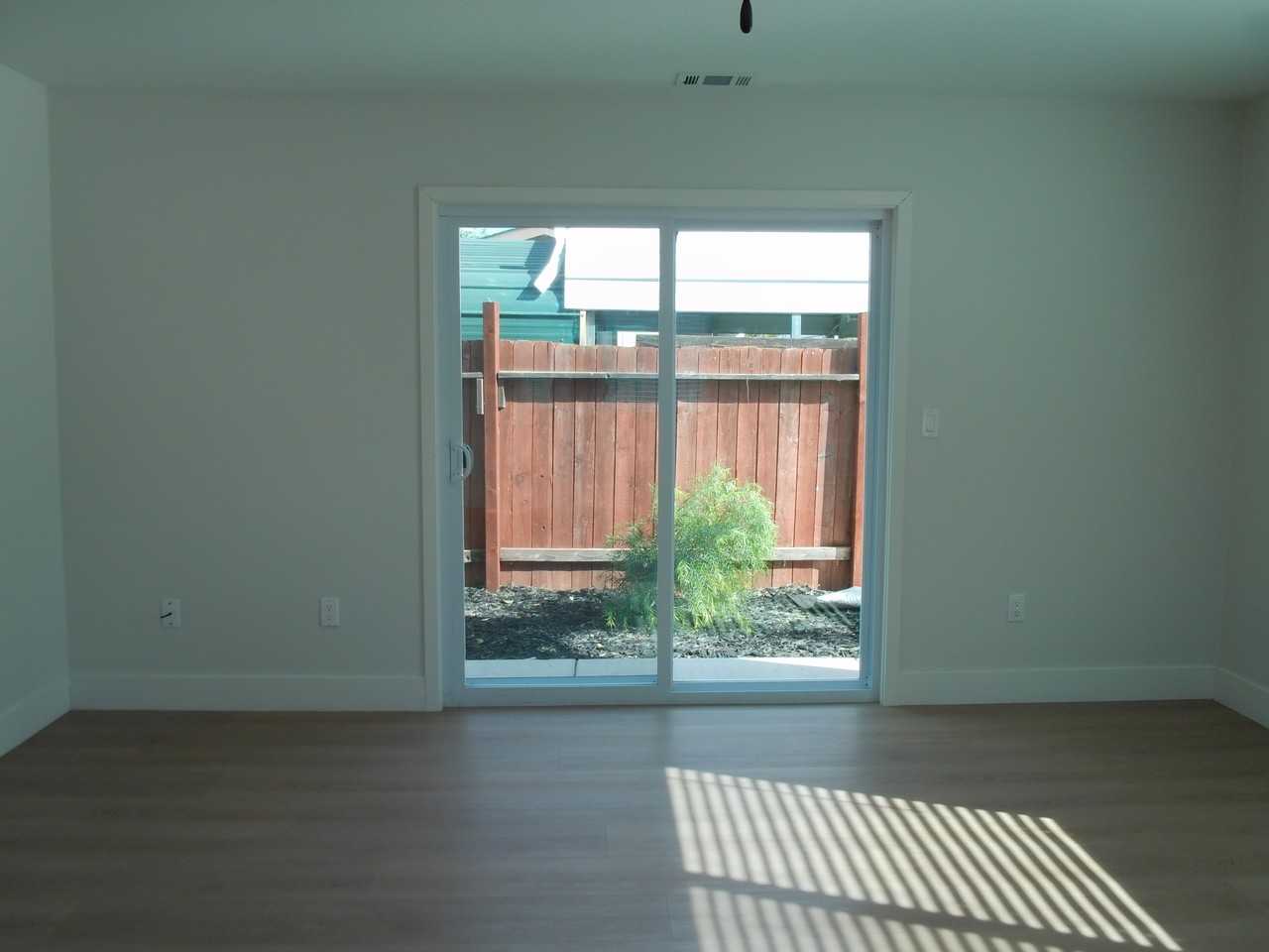 1136 Grand Ave #B - Photo 4 of 10