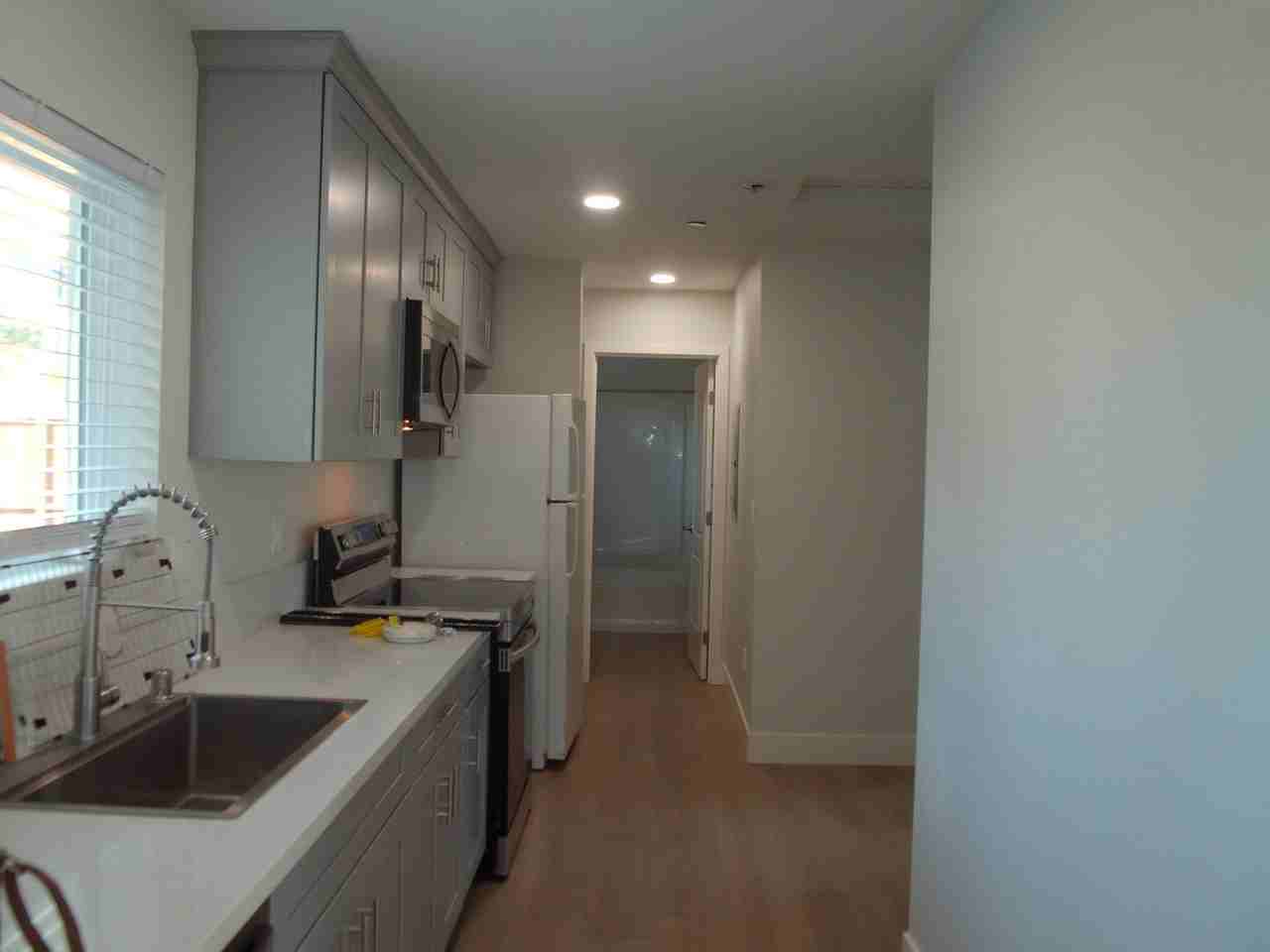 1136 Grand Ave #B - Photo 6 of 10