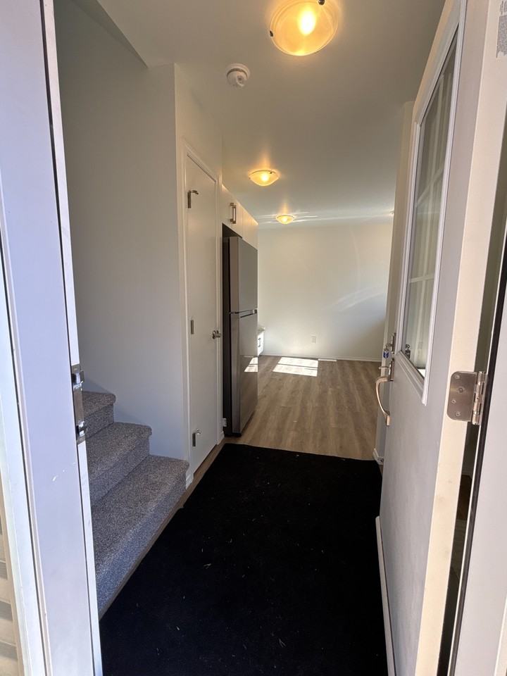 11205 11205 68 Street NW - Lower G1  NW - Photo 4 of 10