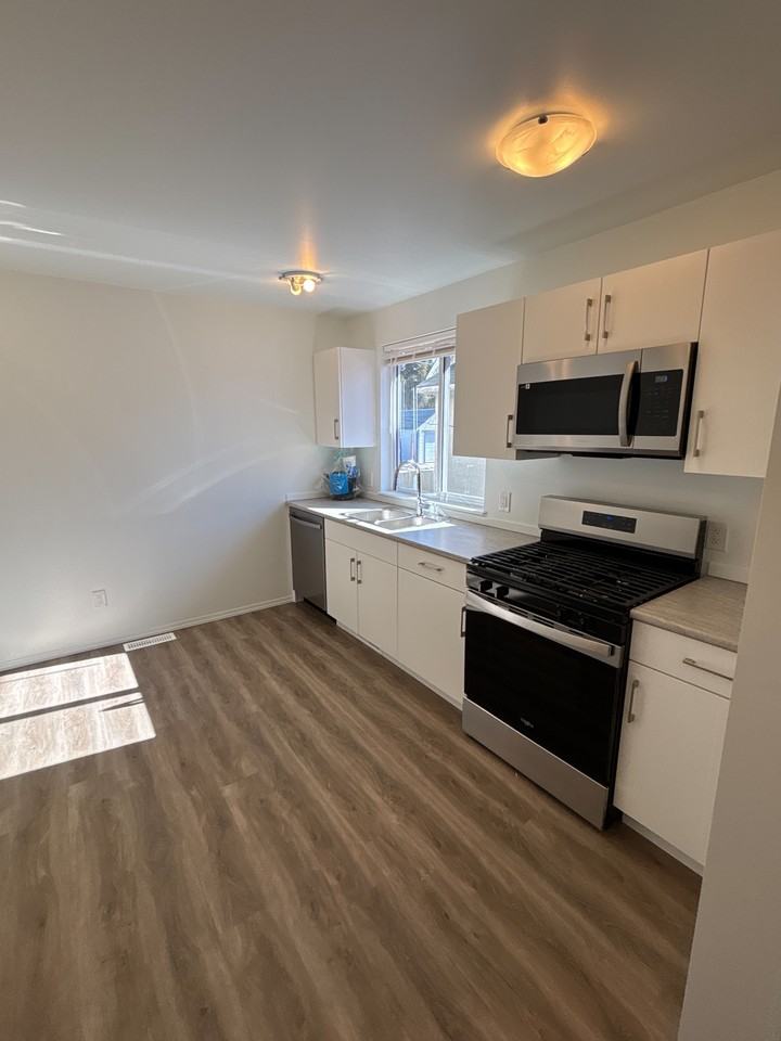 11205 11205 68 Street NW - Lower G1  NW - Photo 6 of 10