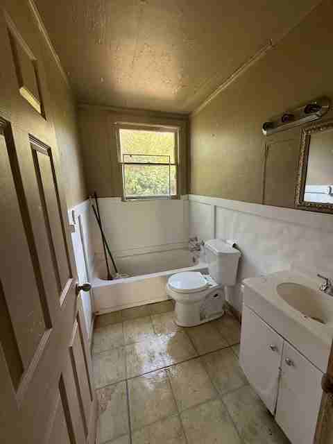 5818 Comish Dr #1 - Photo 4 of 5