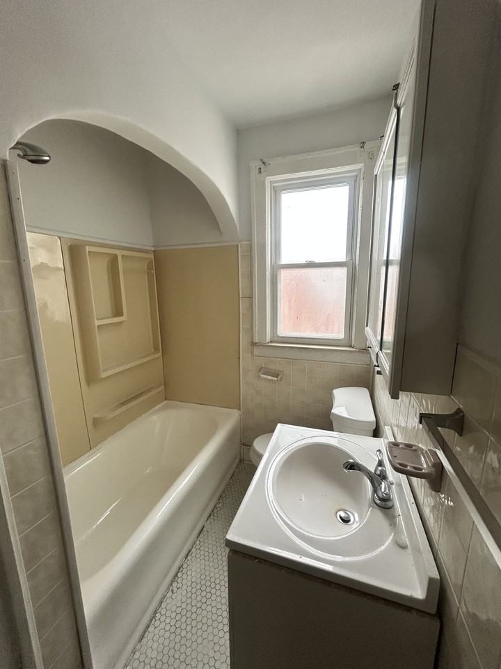 15708 Cherrylawn St #1 - Photo 3 of 8