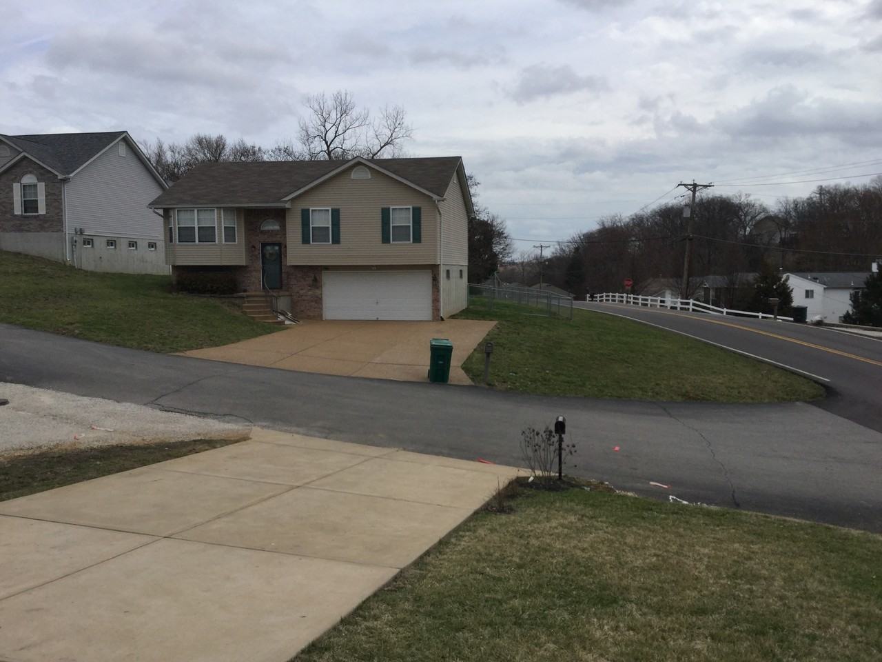 197 Falcetti Dr - Photo 2 of 19