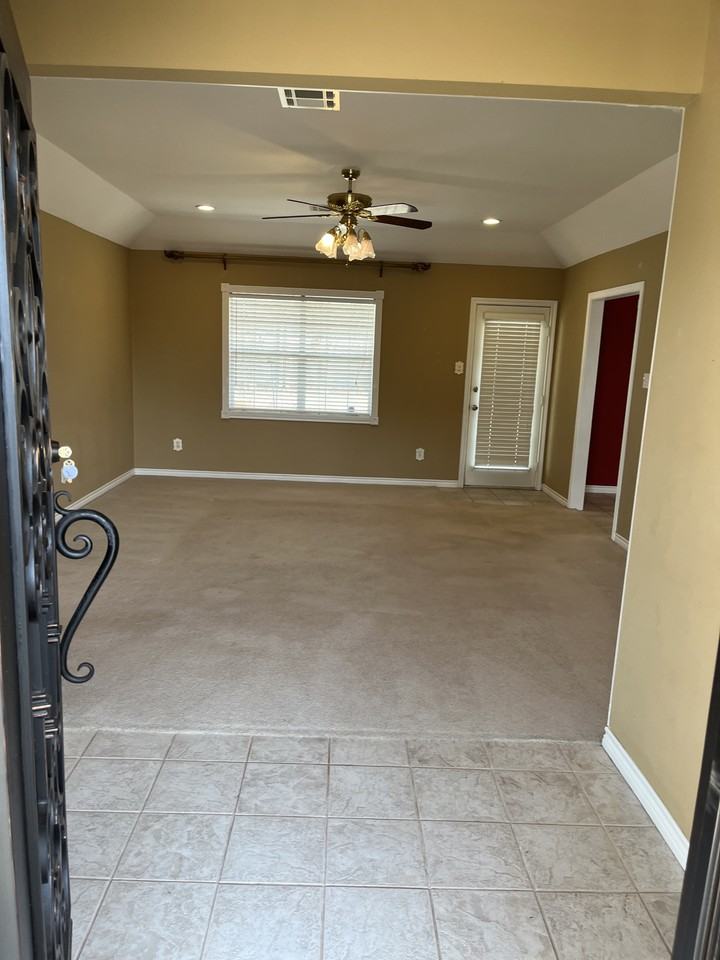 302 Red Oak Ln #1 - Photo 4 of 13