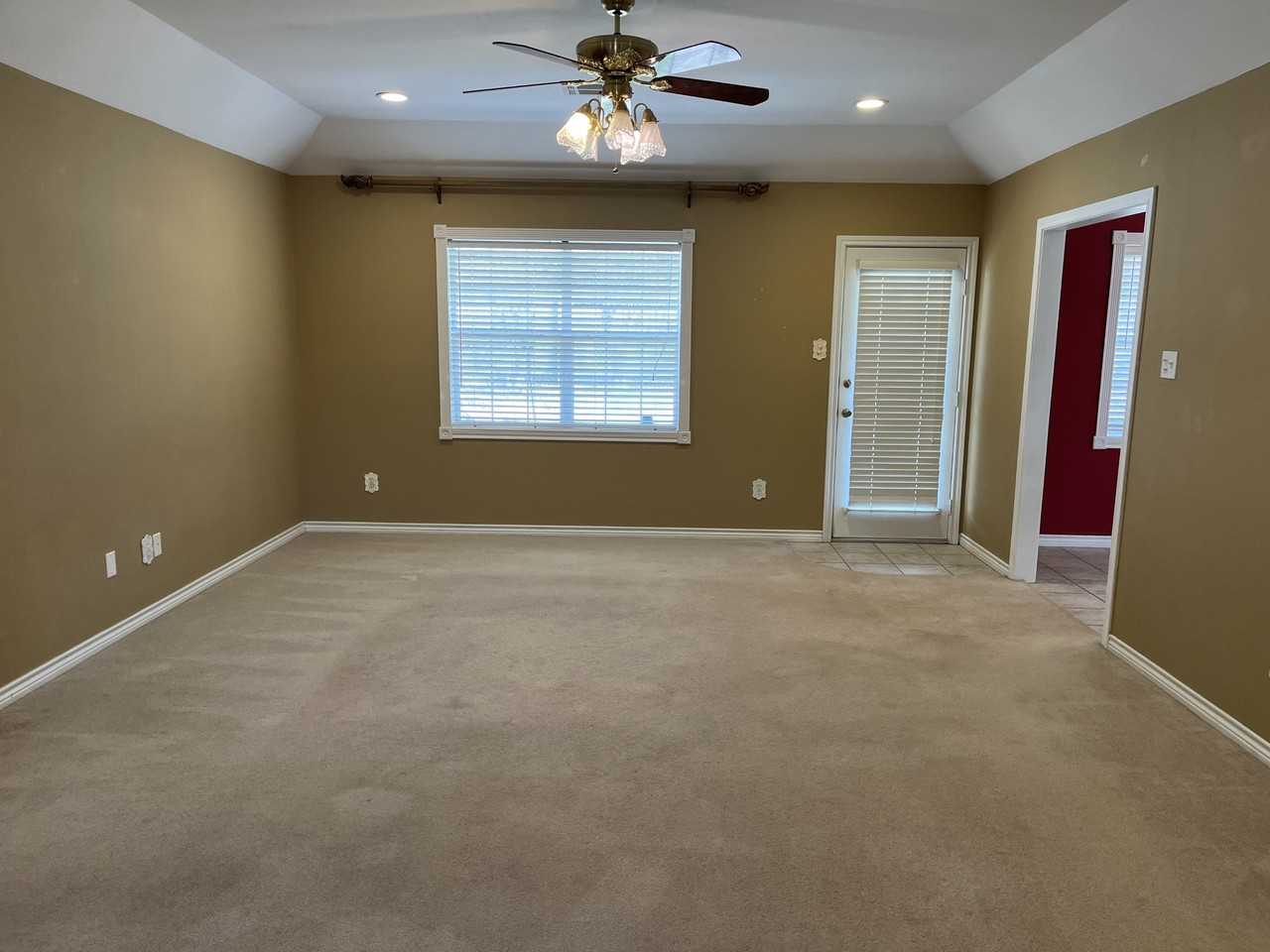 302 Red Oak Ln #1 - Photo 5 of 13