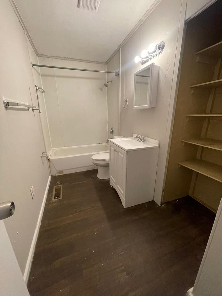 1474 Elaine St #1 - Photo 3 of 7