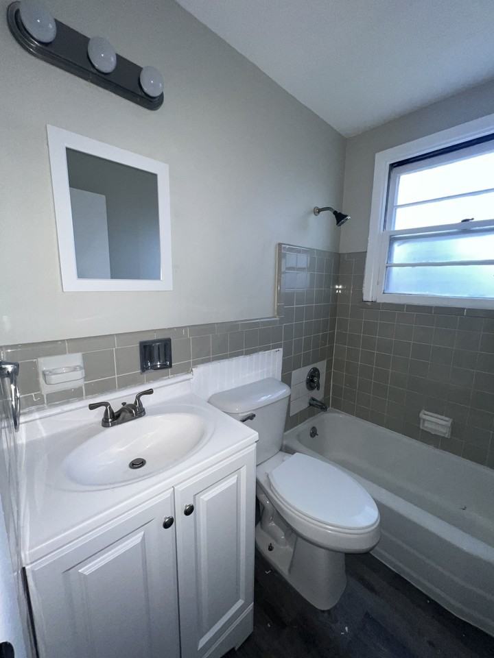 1006 Highmont Dr #1 - Photo 5 of 10