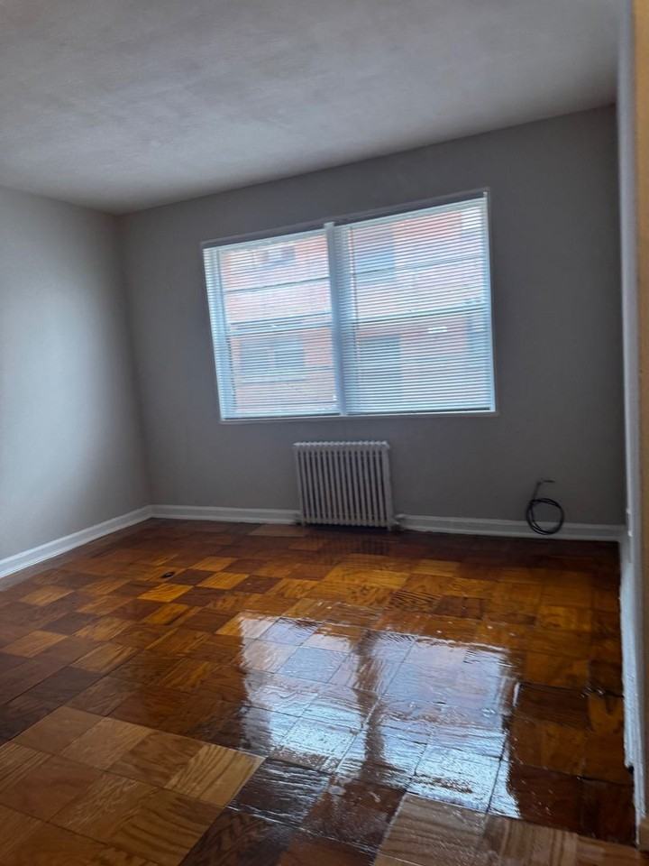 140 KENILWORTH AVE NE - Photo 4 of 8