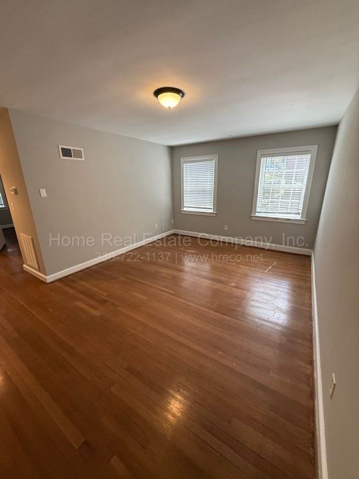 803 W End Blvd #A5 - Photo 2 of 7