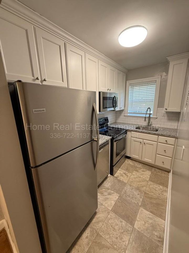 803 W End Blvd #A5 - Photo 4 of 7